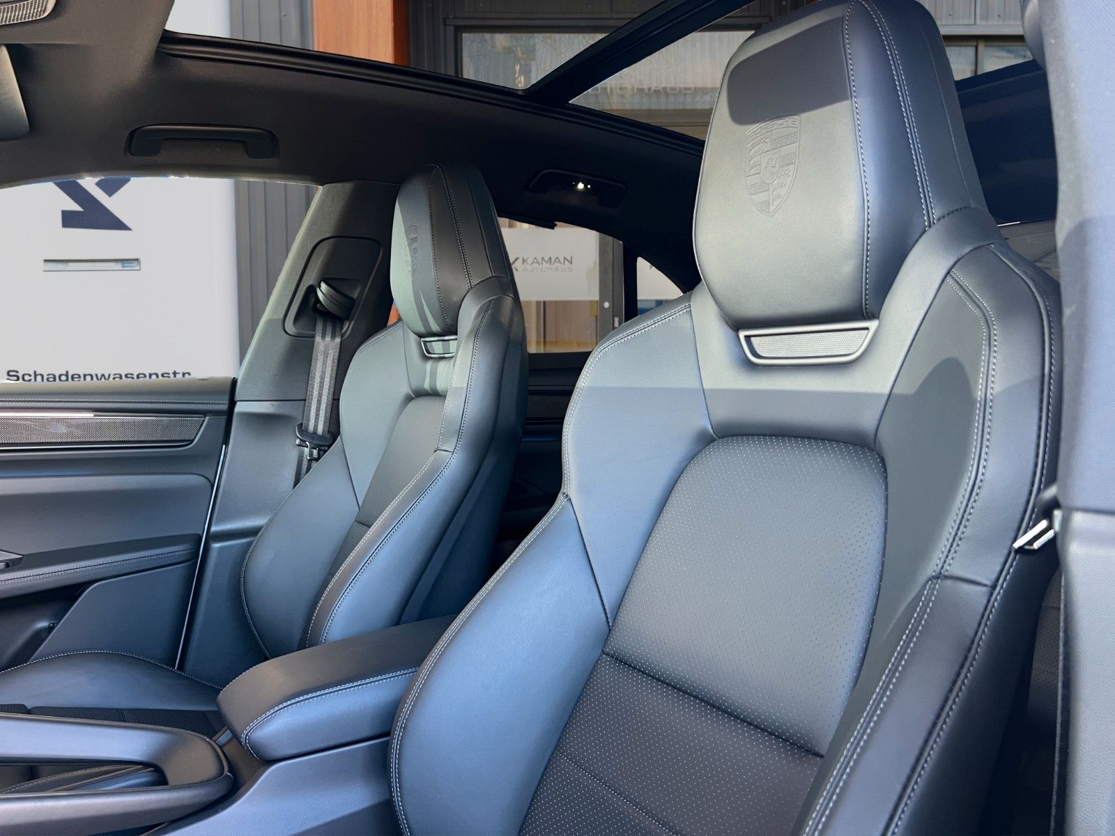Porsche Macan Electric 4 Carbon · Mega Spec · NP122.500€