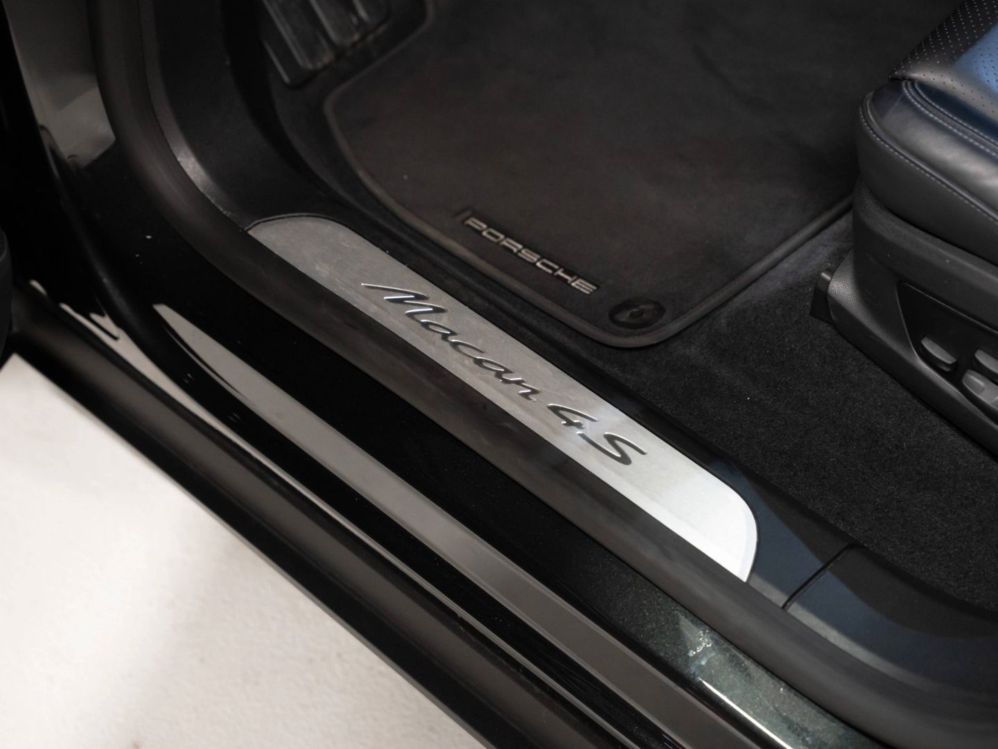 Porsche Macan 4S Sport Chrono Paket AR HUD InnoDrive