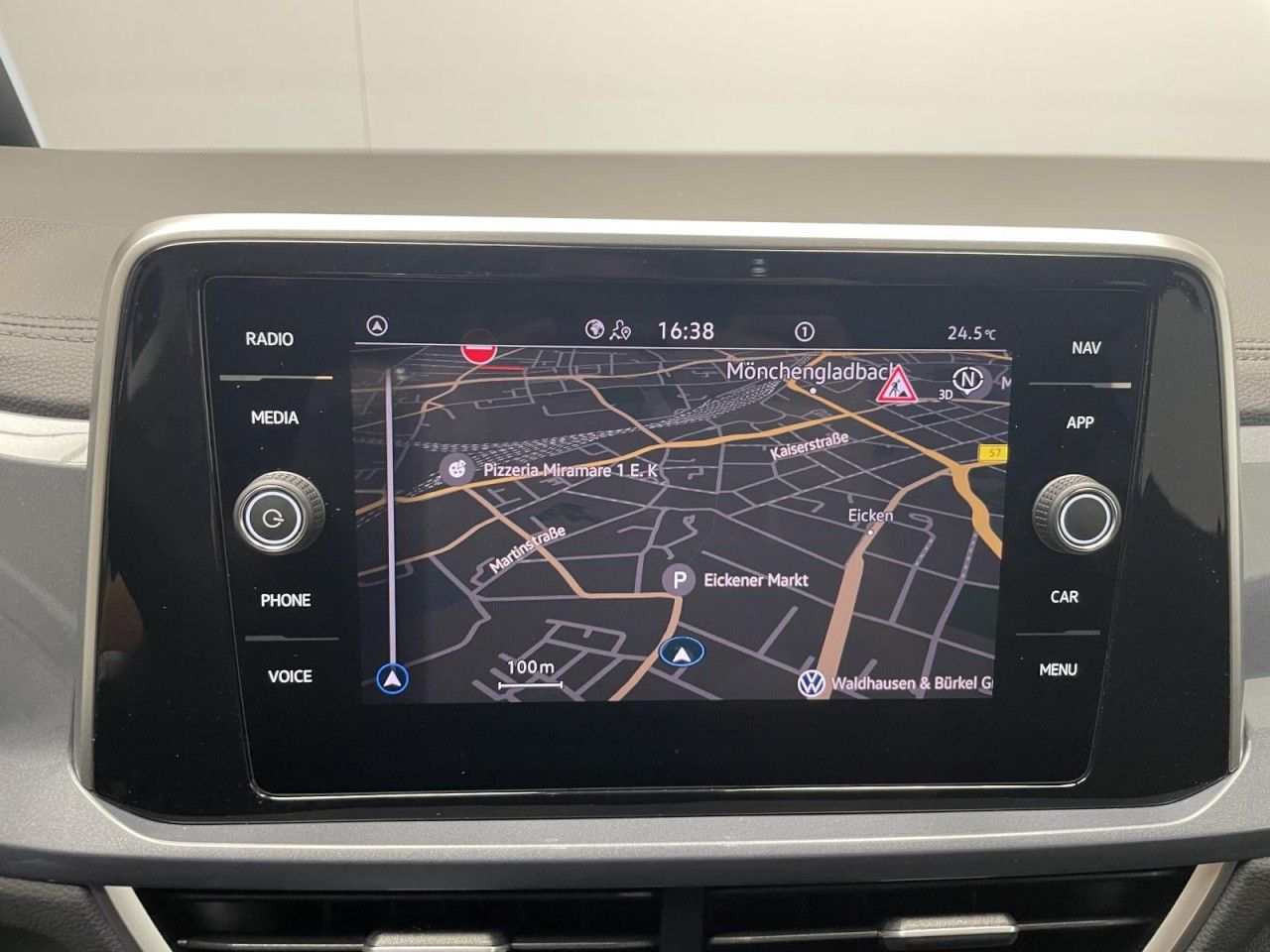Volkswagen T-Roc 1.5 TSI DSG Style - Samsaru's Car Outlet