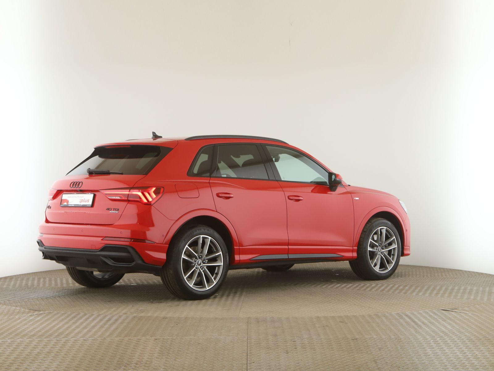 Audi Q3 40 TDI quattro S line M - Samsaru's Car Outlet