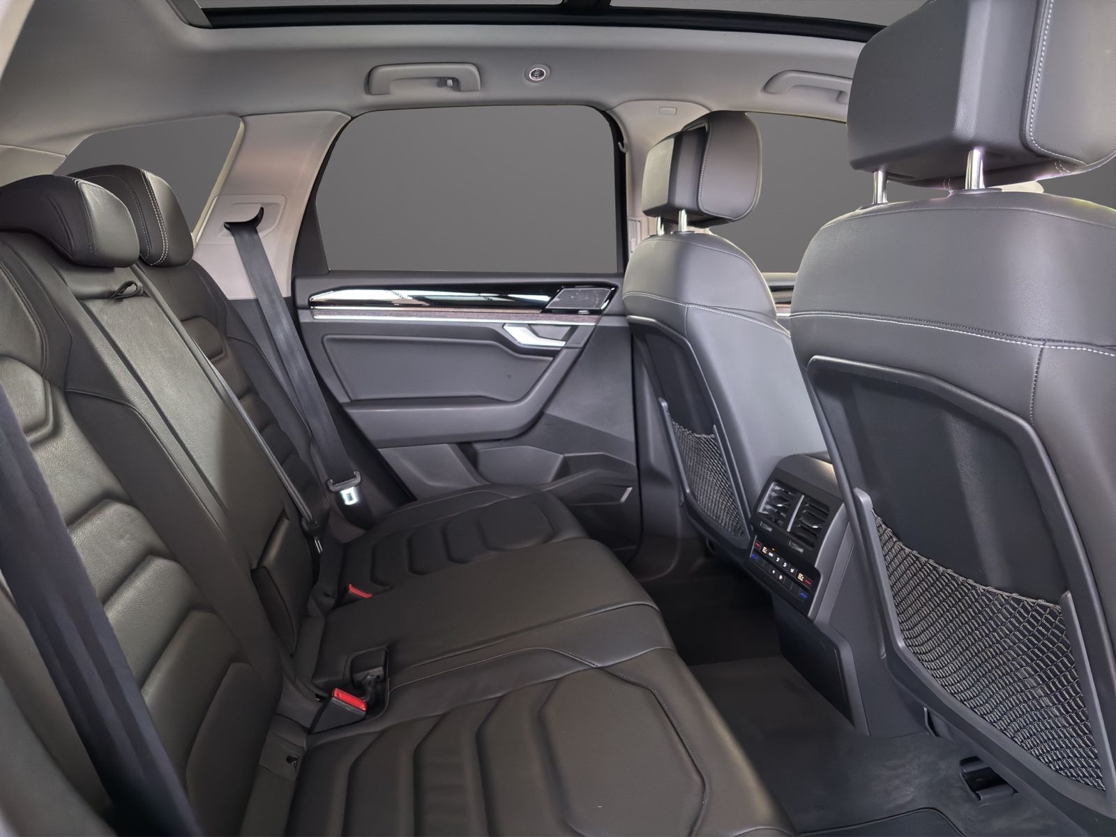 Volkswagen Touareg 3.0 TDI 4Motion - Samsaru's Car Outlet