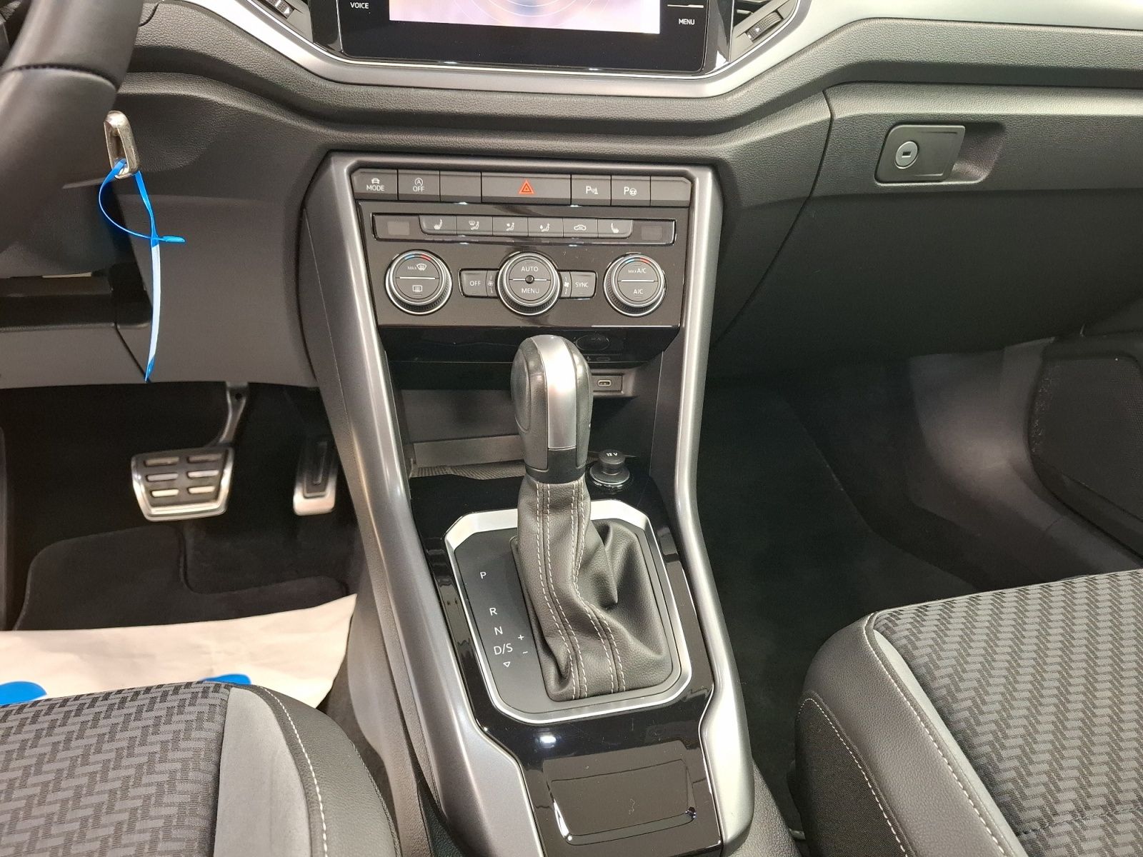 Volkswagen T-Roc R-Line - Samsaru's Car Outlet