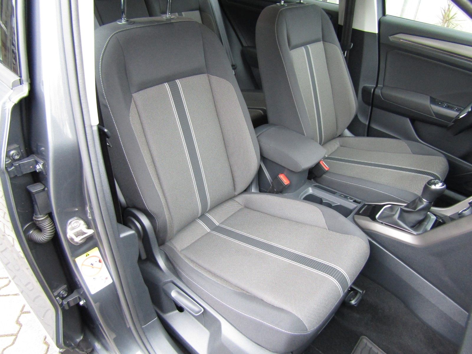 Volkswagen T-Roc 1.5 TSI Style - Samsaru's Car Outlet