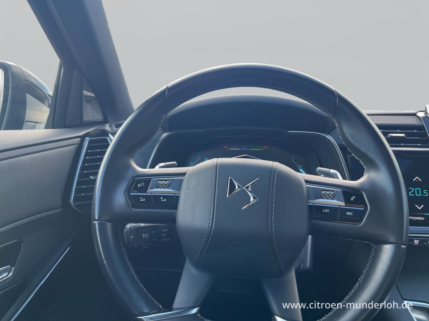 DS Automobiles DS7 Crossback E-Tense 4x4 Louvre