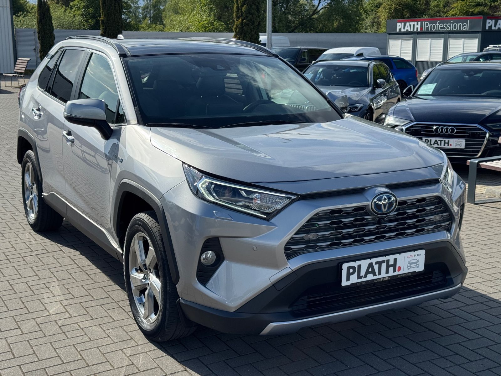 Toyota RAV 4 RAV4 Hybrid 4x4 Lounge - Samsaru's Car Outlet