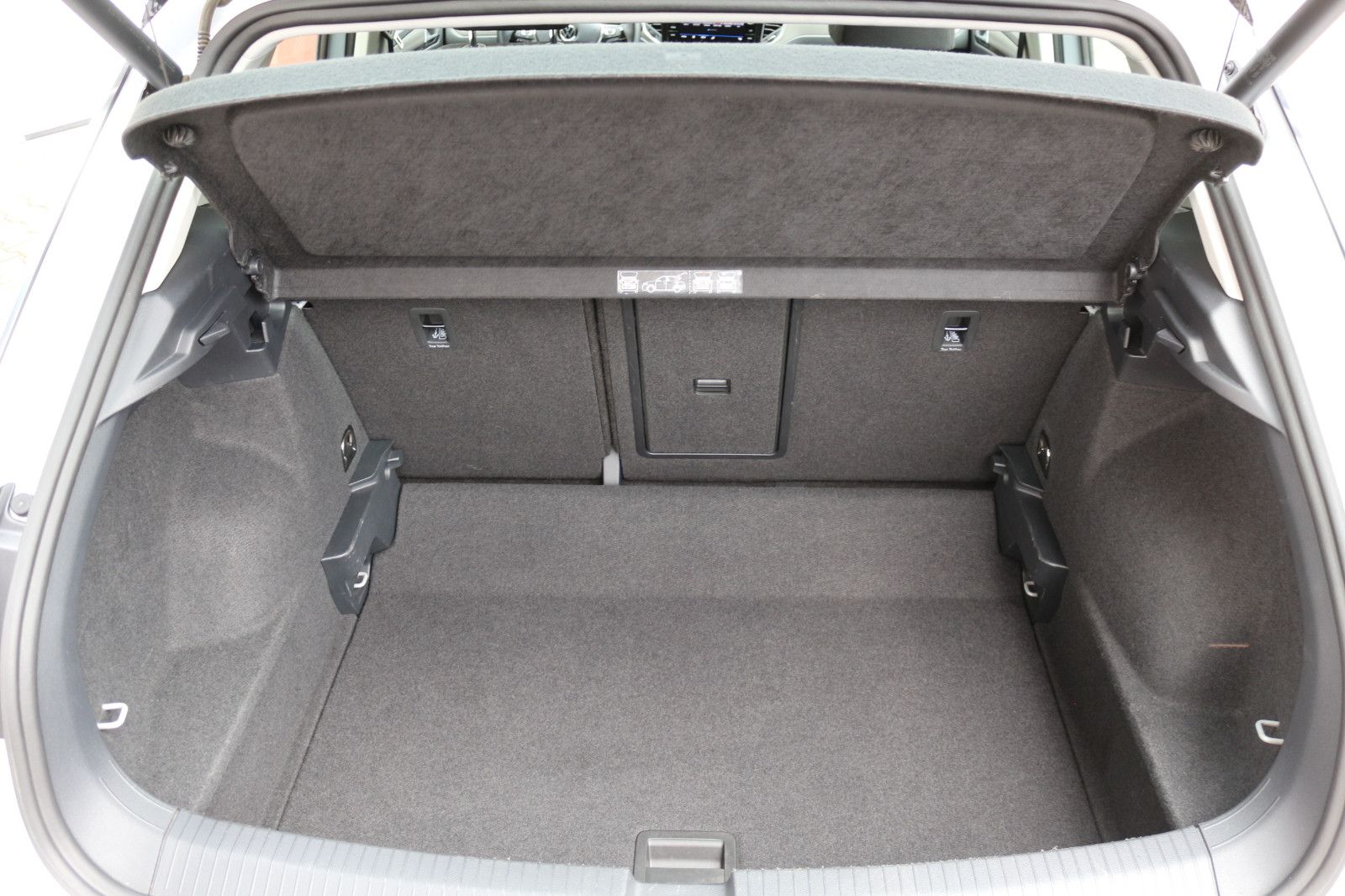 Volkswagen T-Roc Style - Samsaru's Car Outlet