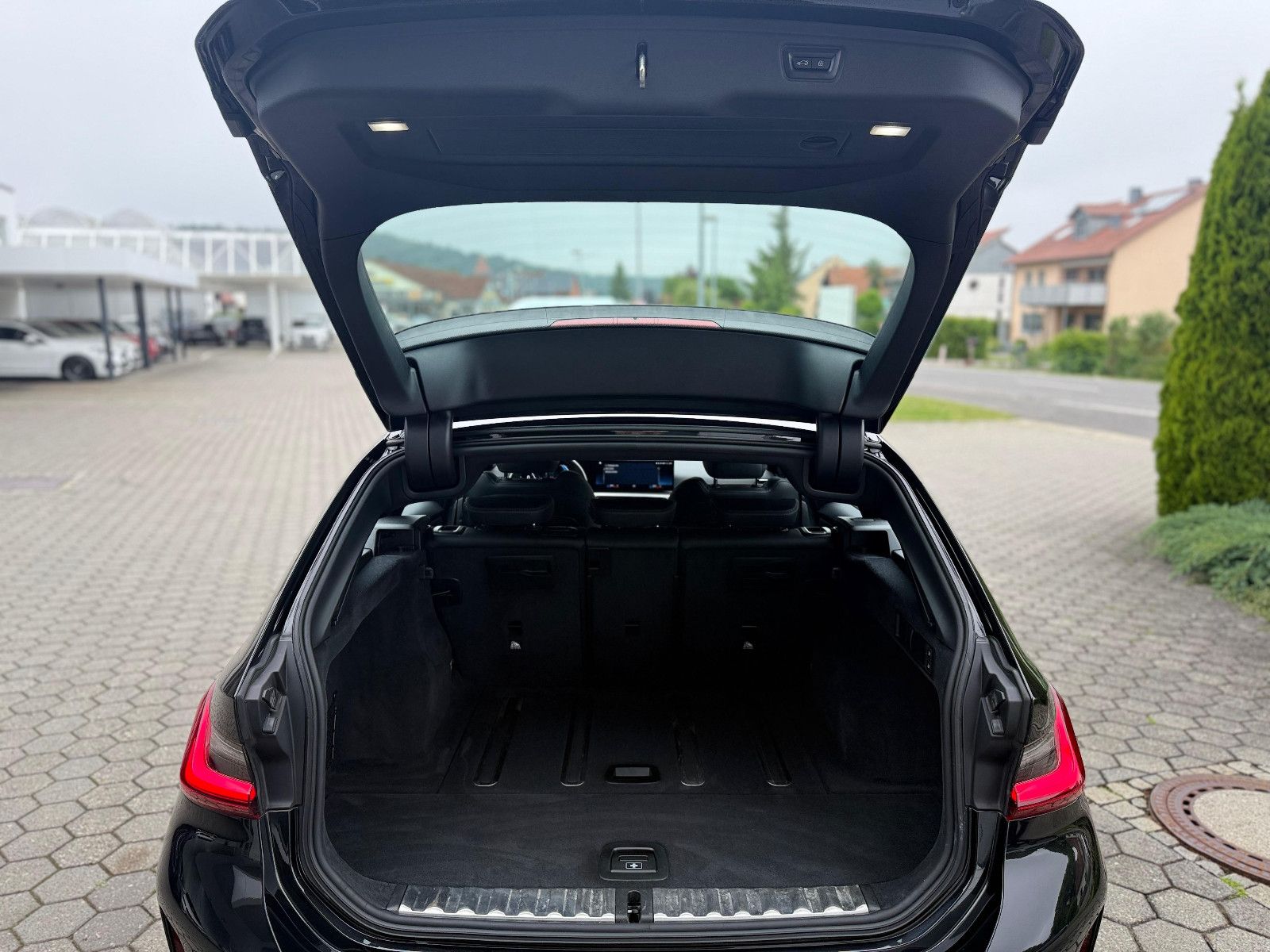 BMW 320 d Touring M-Sport xDrive - Samsaru's Car Outlet