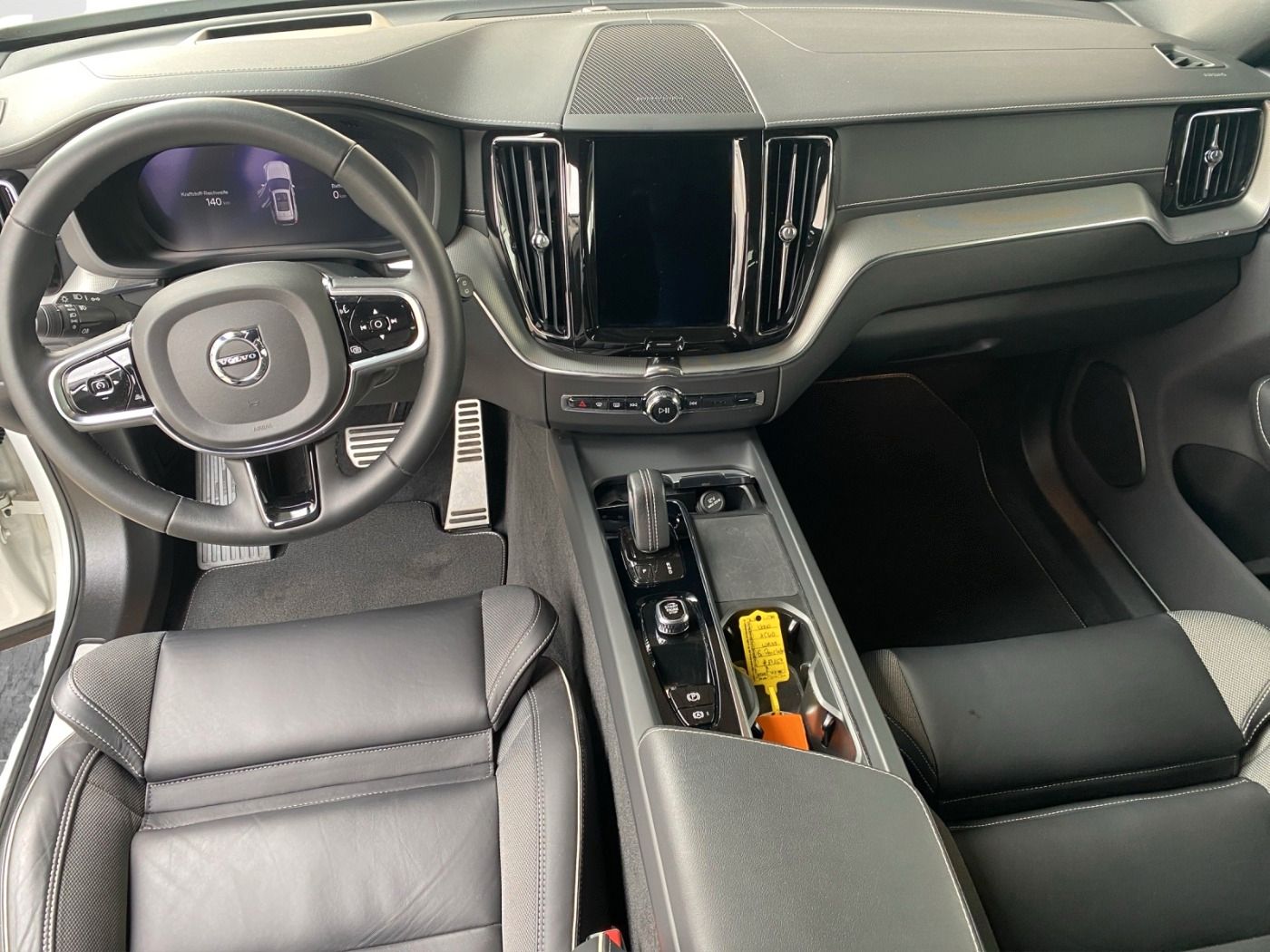 Volvo XC60 R-Design AHK Kamera LED