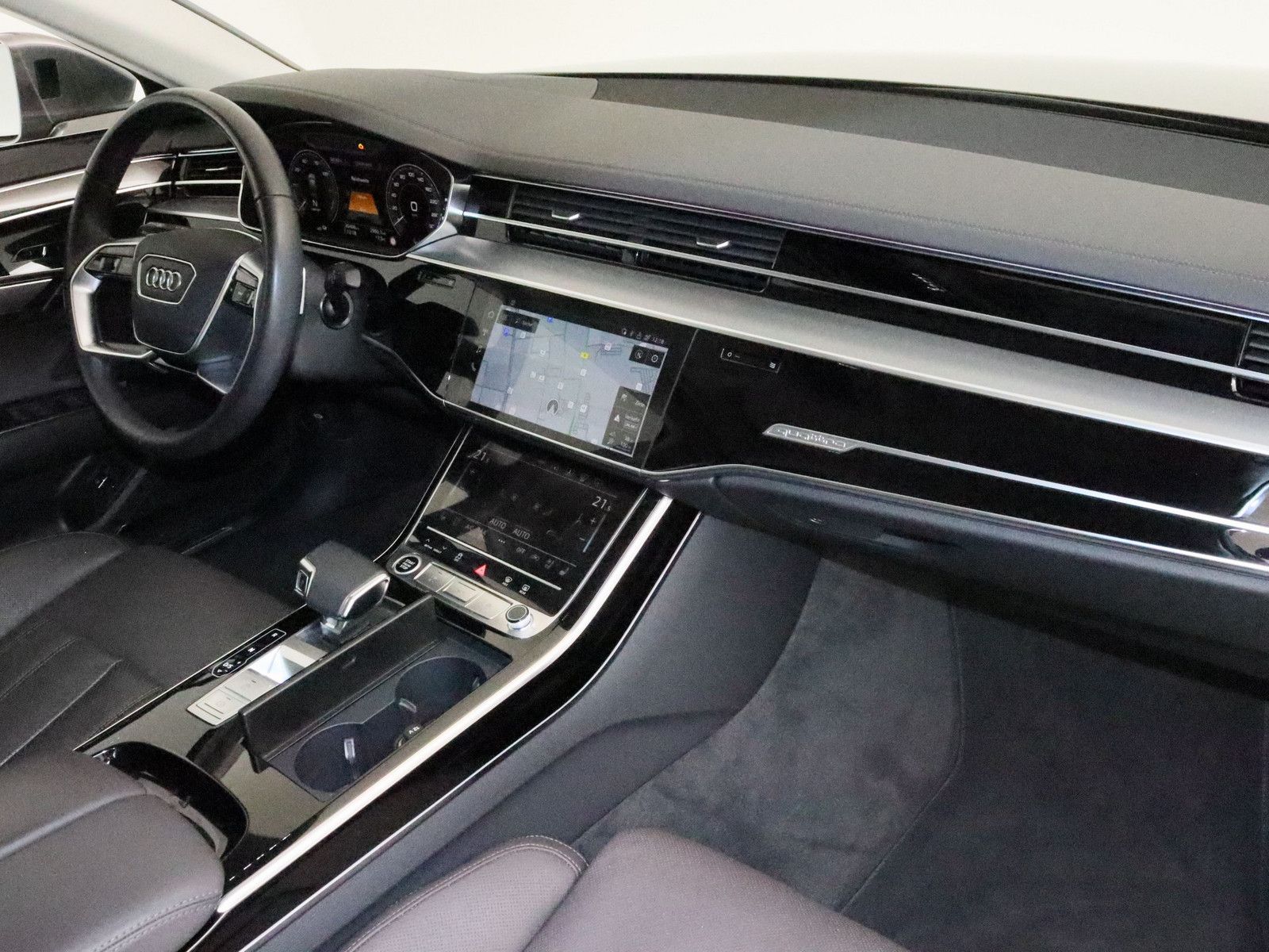 Audi A8 60 TFSI e quattro - Samsaru's Car Outlet