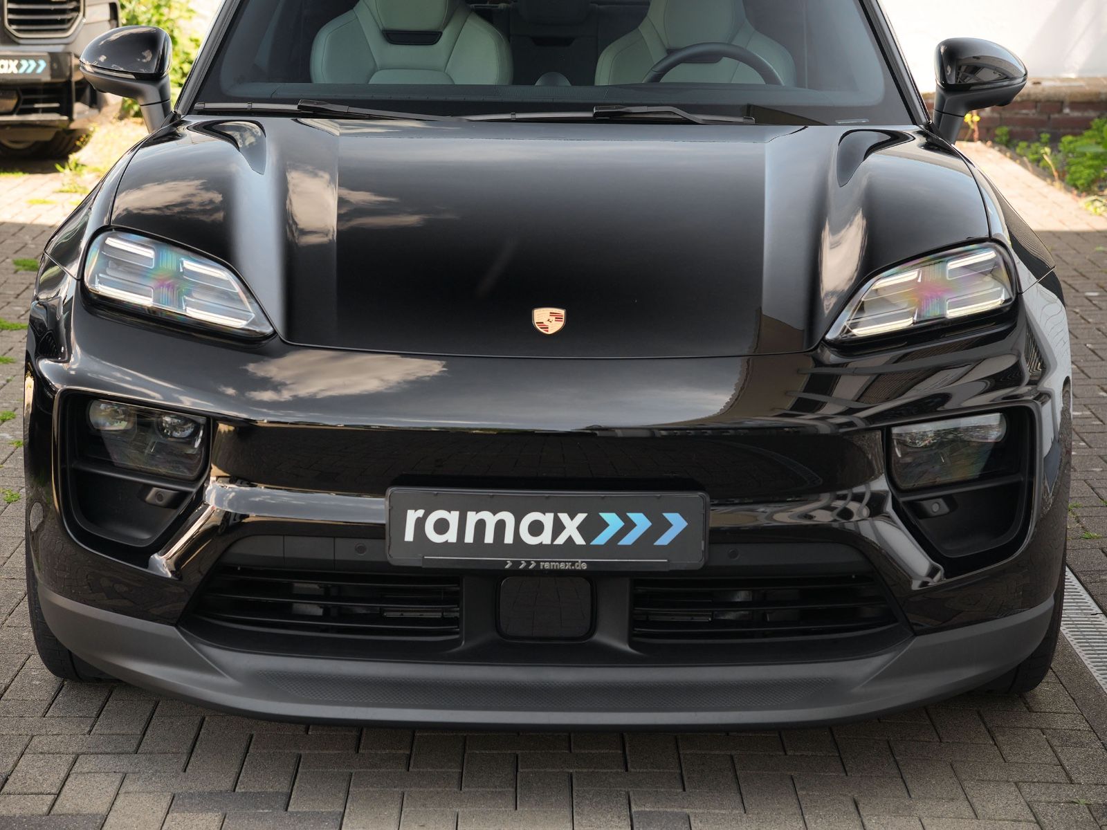 Porsche Macan 4 - Samsaru's Car Outlet