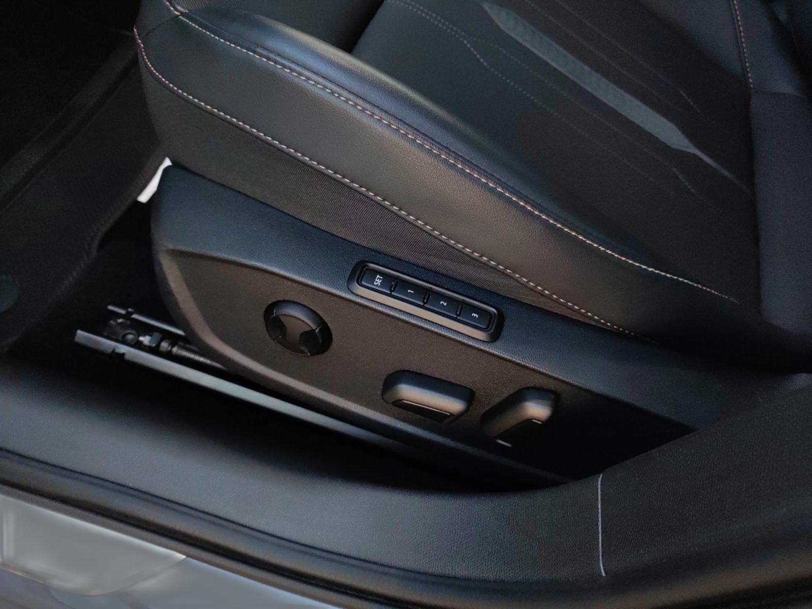 Cupra Formentor 1.4 e-Hybrid VZ DSG *PANO*ACC*AHK*SHZ*