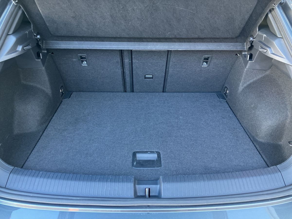 Volkswagen T-Roc R-Line 2.0 TDI DSG - Samsaru's Car Outlet