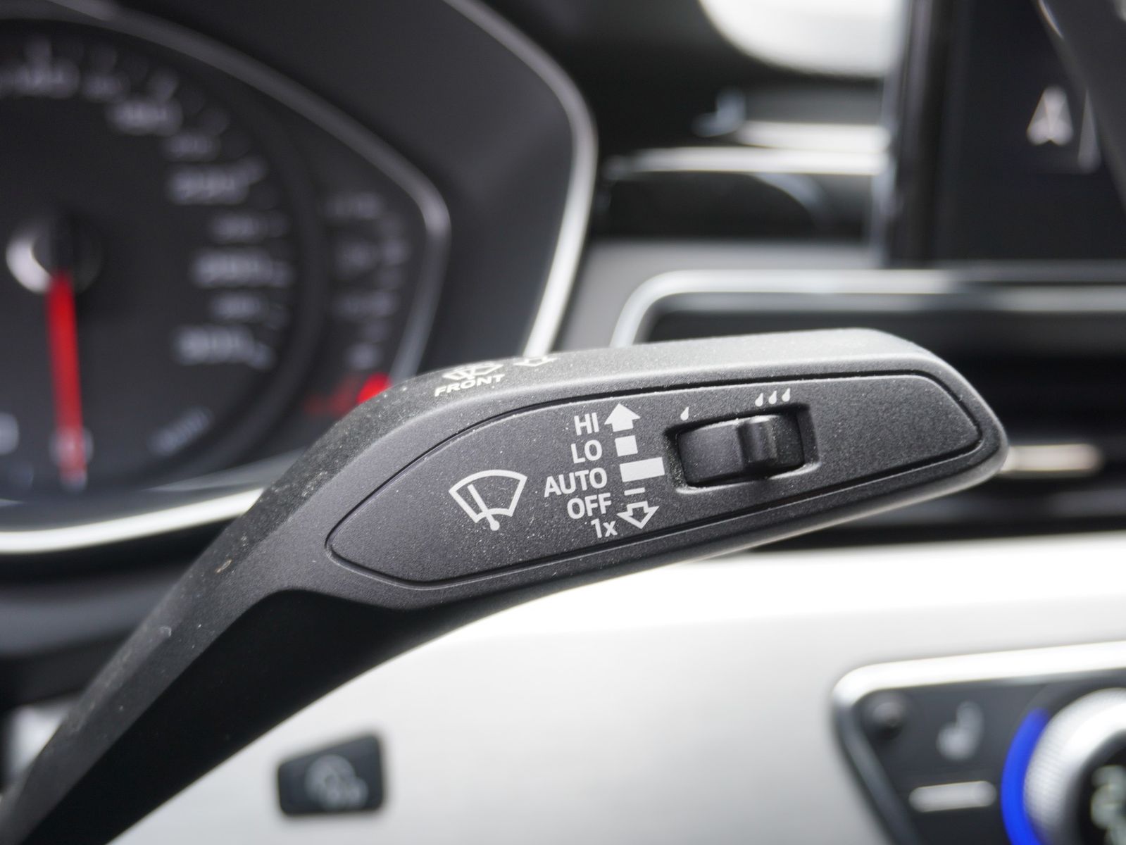 Audi A4 2.0 TDI 35 S-Line - Samsaru's Car Outlet