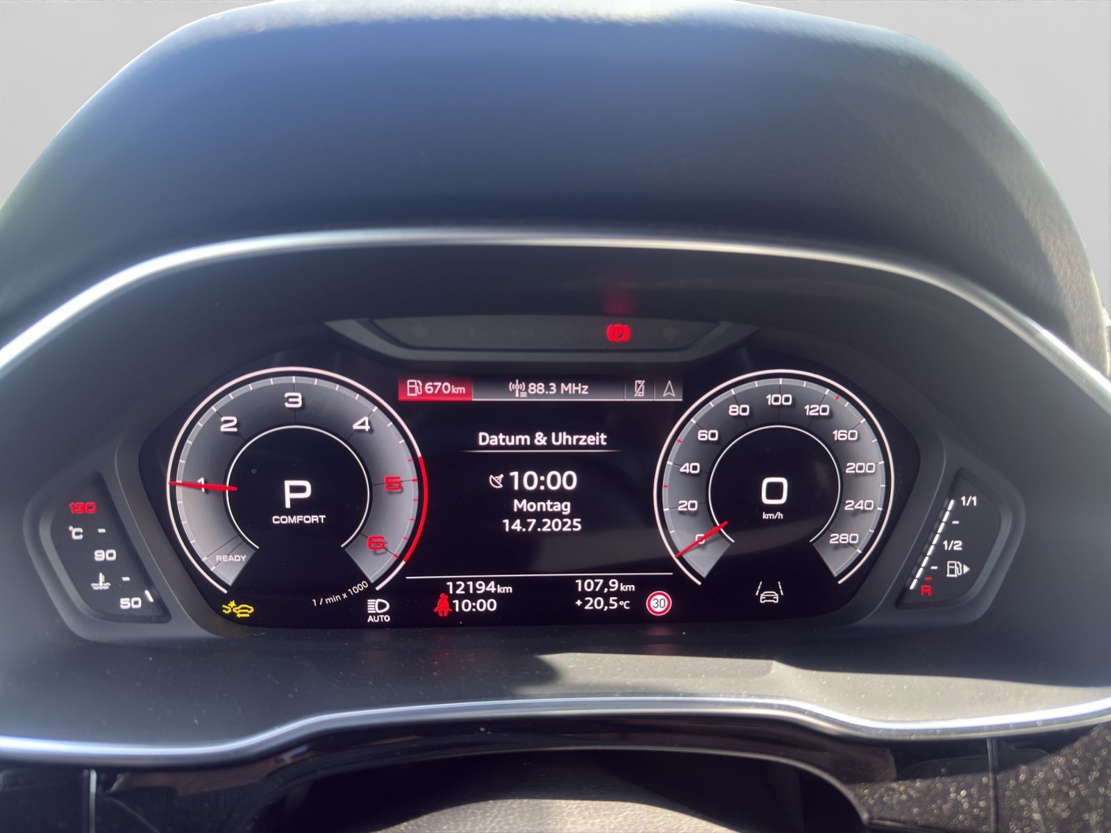 Audi Q3 40 TDI QUATTRO S-LINE+AHK+NAVI+MATRIX
