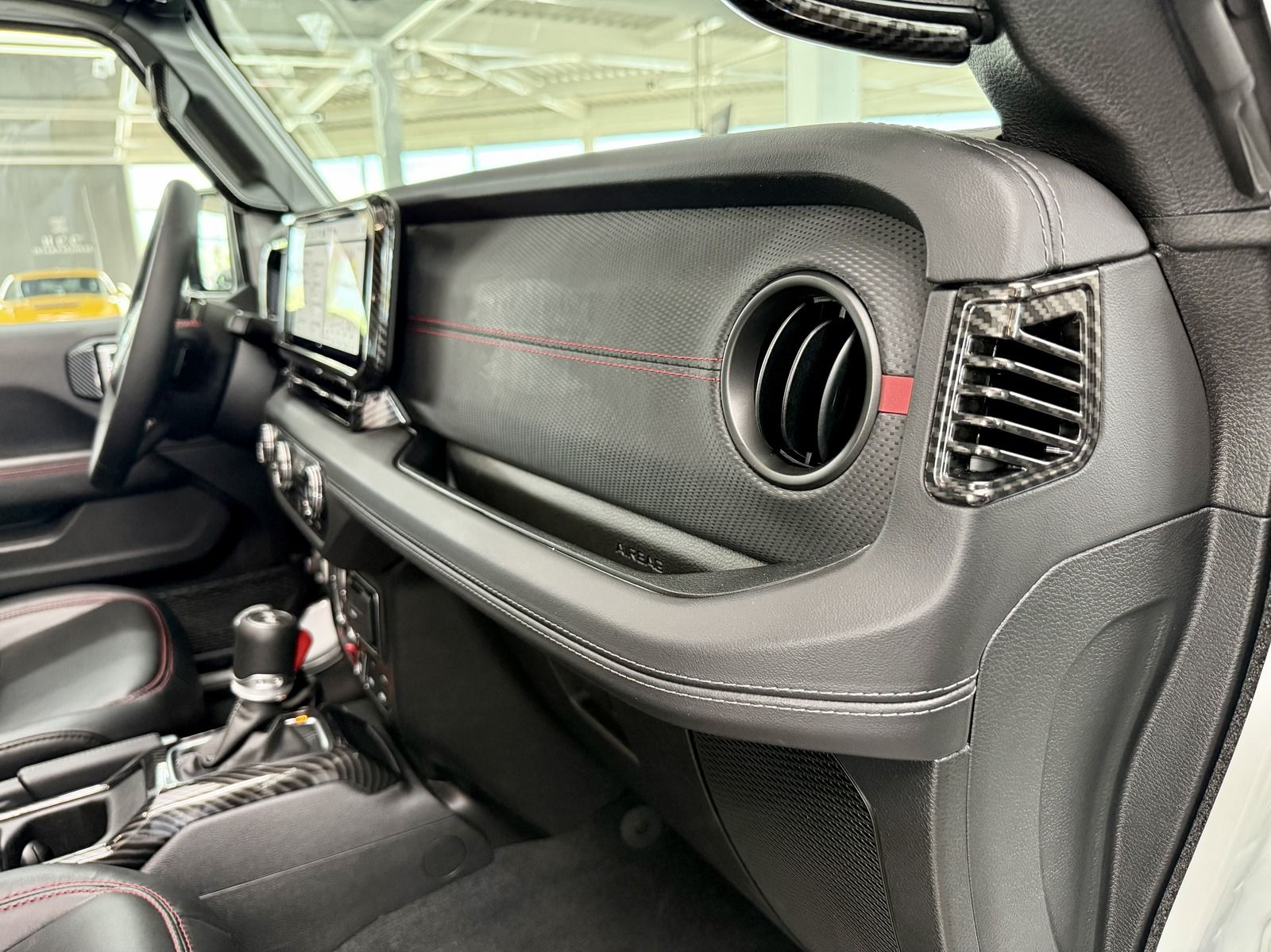 Jeep Wrangler 2.0 Sky One Rubicon Brute Look + Carbon