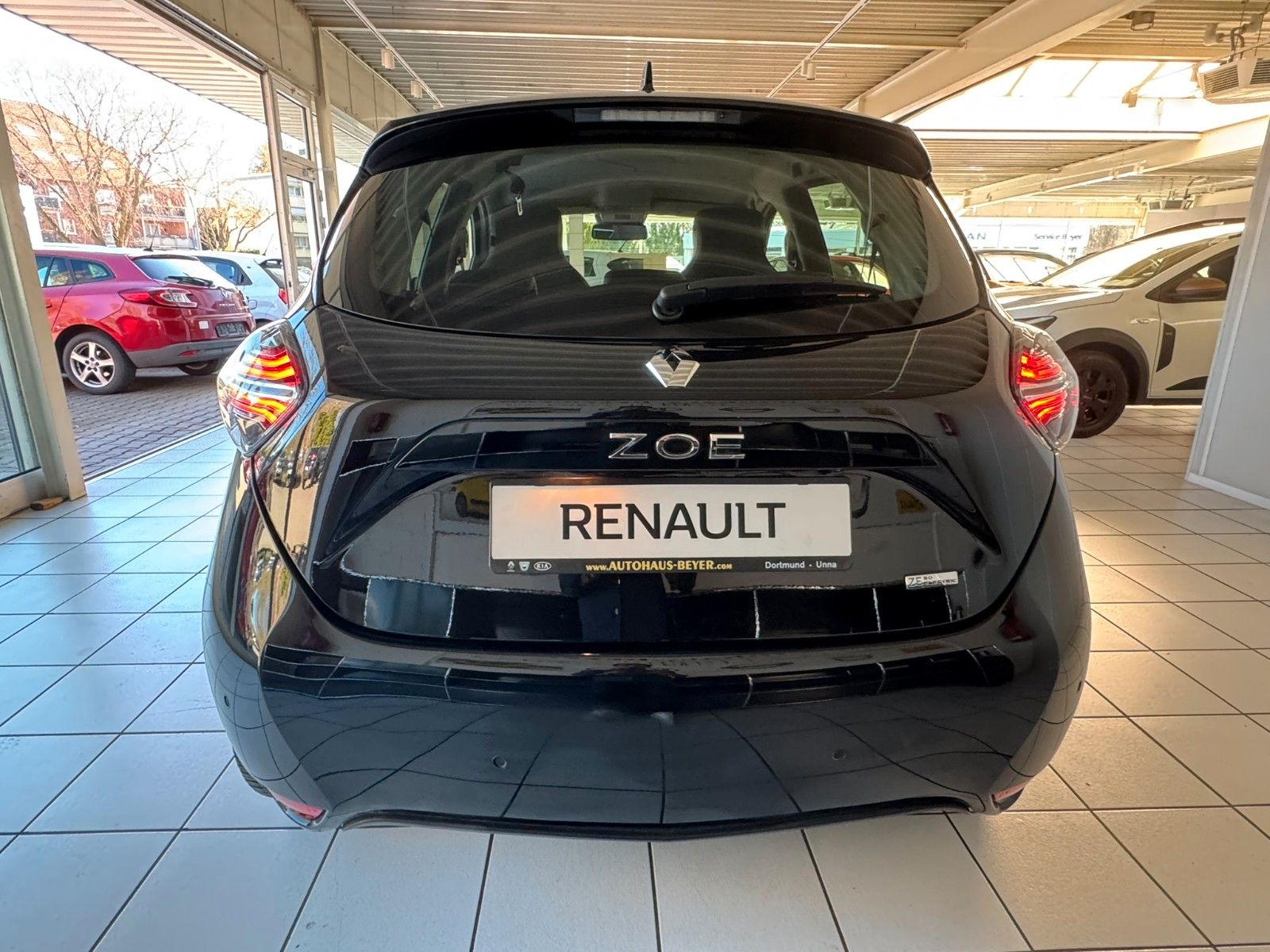 Renault ZOE Zoe Intens - Samsaru's Car Outlet
