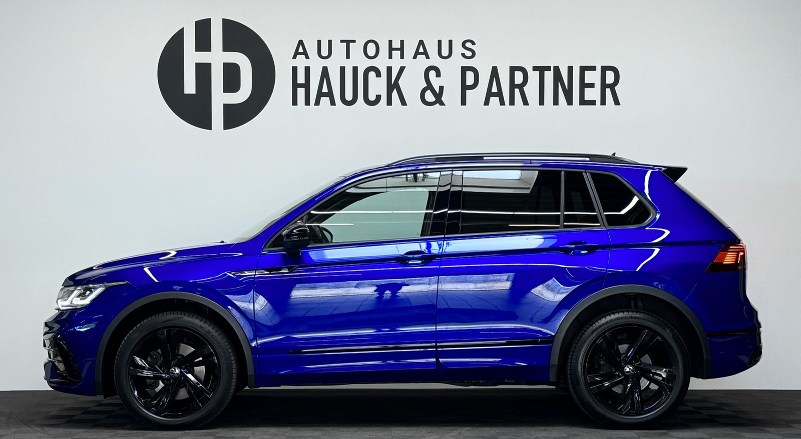 Volkswagen Tiguan R-Line 4M - Samsaru's Car Outlet