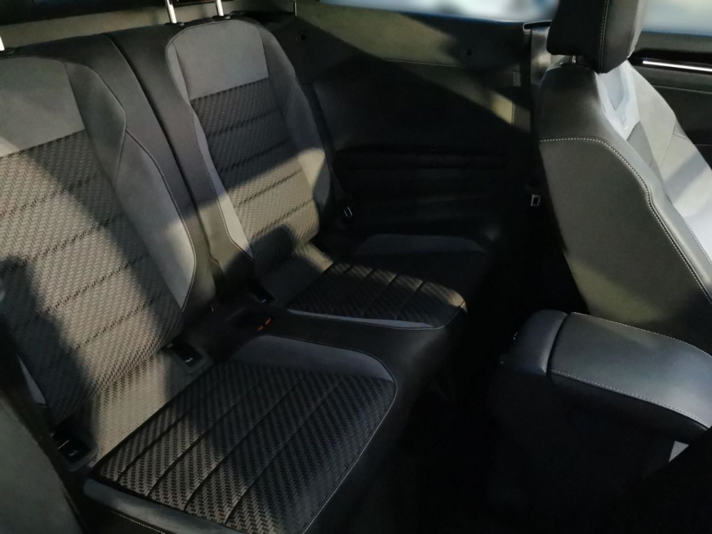 Volkswagen T-Roc R-Line - Samsaru's Car Outlet