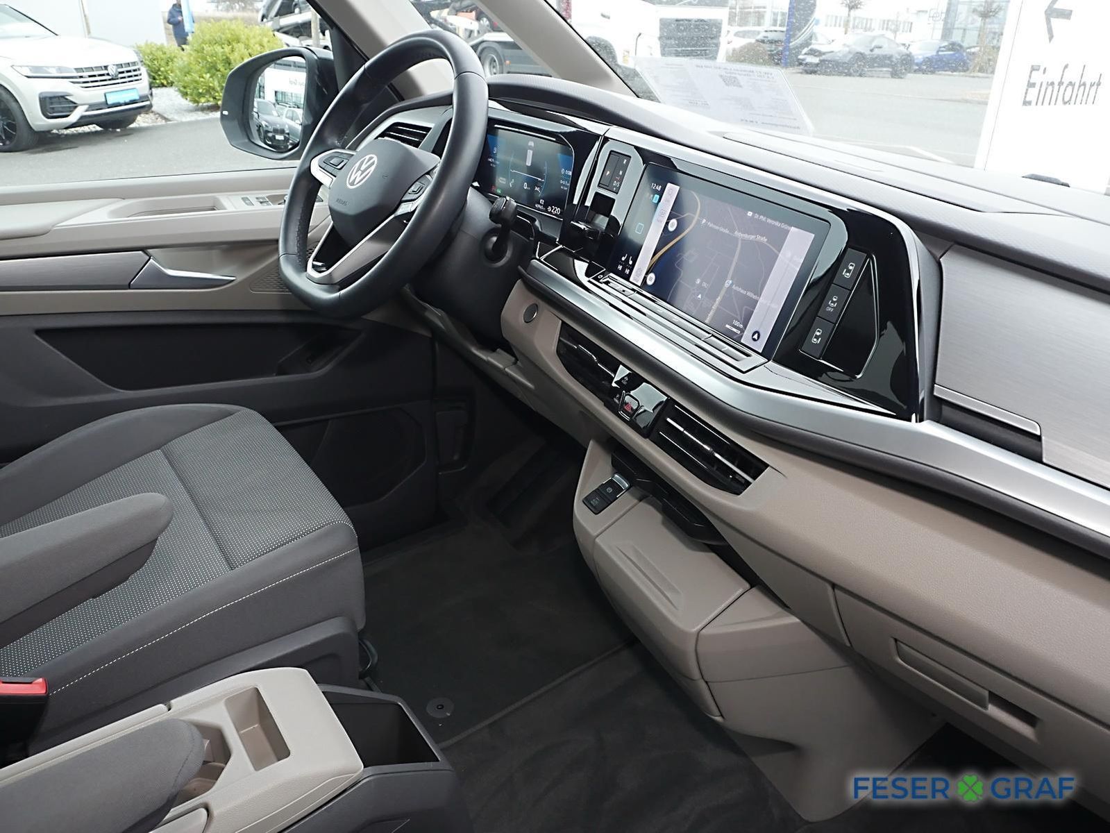 Volkswagen T7 Multivan Life 1.5 TSI - Samsaru's Car Outlet