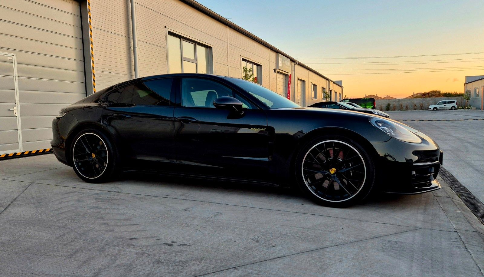 Porsche Panamera 4 E-Hybrid Platinum Edition
