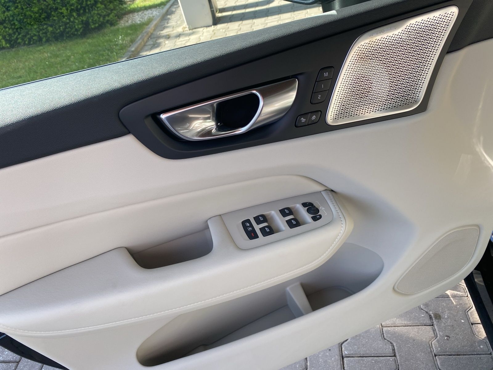 Volvo XC60 T8 Ultra Dark -Faclieft - Premium Paket AHK