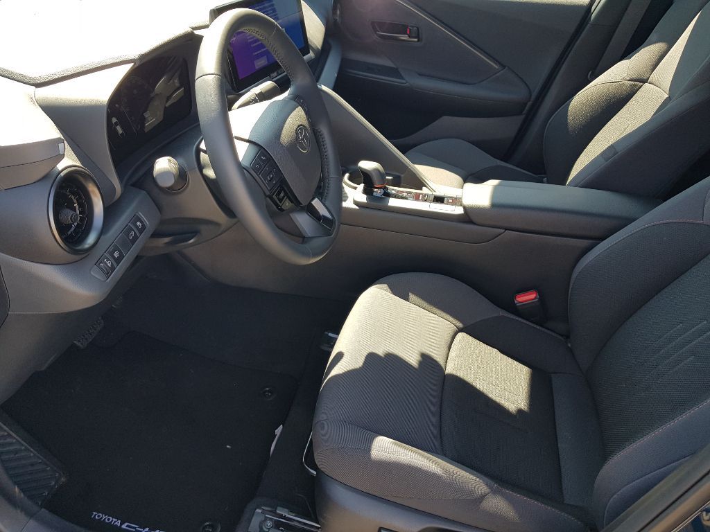 Toyota C-HR 1.8 Hybrid - Samsaru's Car Outlet