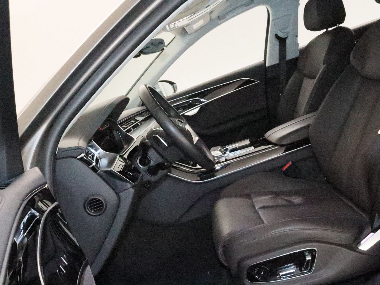 Audi A8 60 TFSI e quattro - Samsaru's Car Outlet