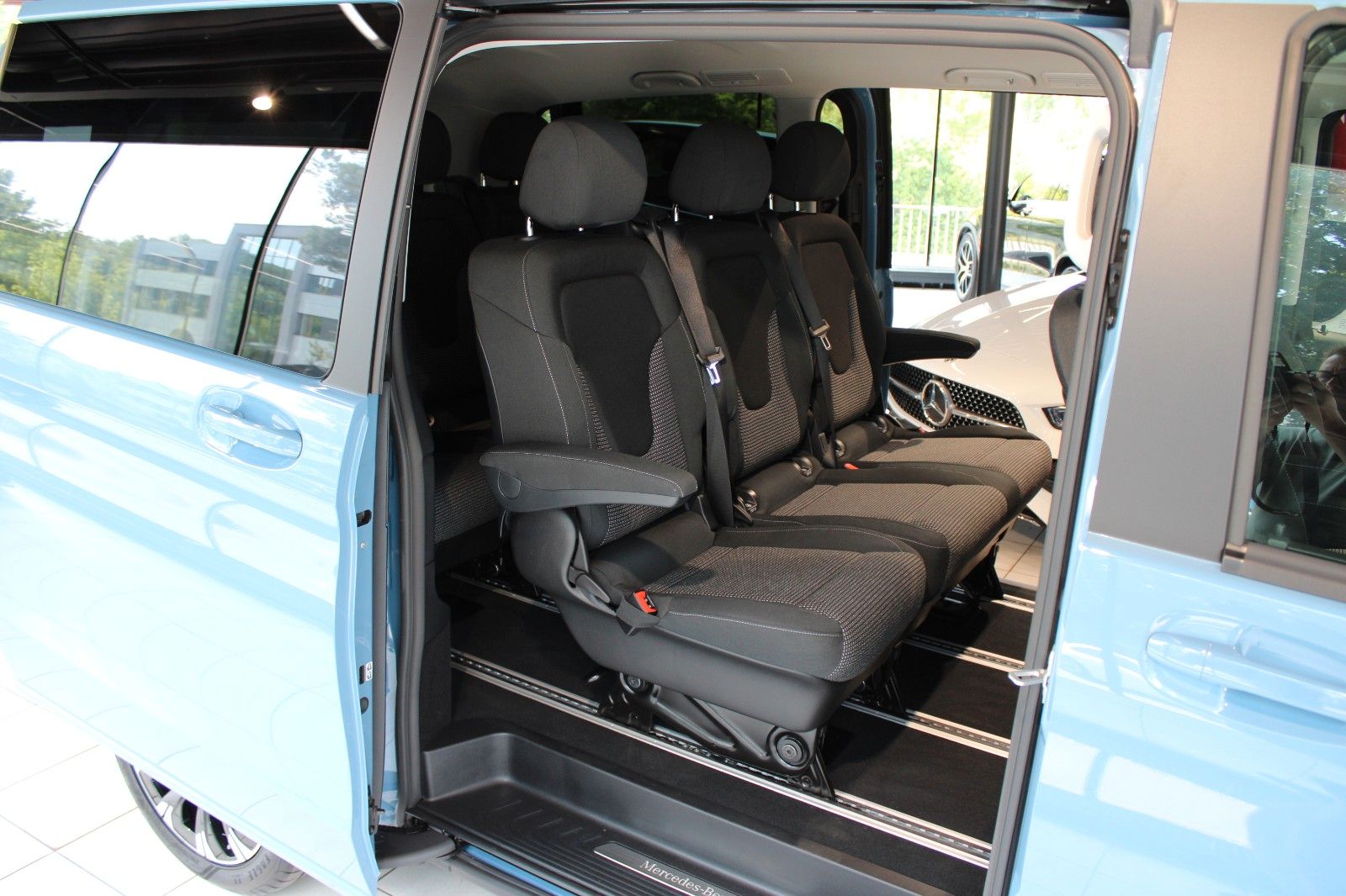 Mercedes-Benz V 250d STYLE - Samsaru's Car Outlet