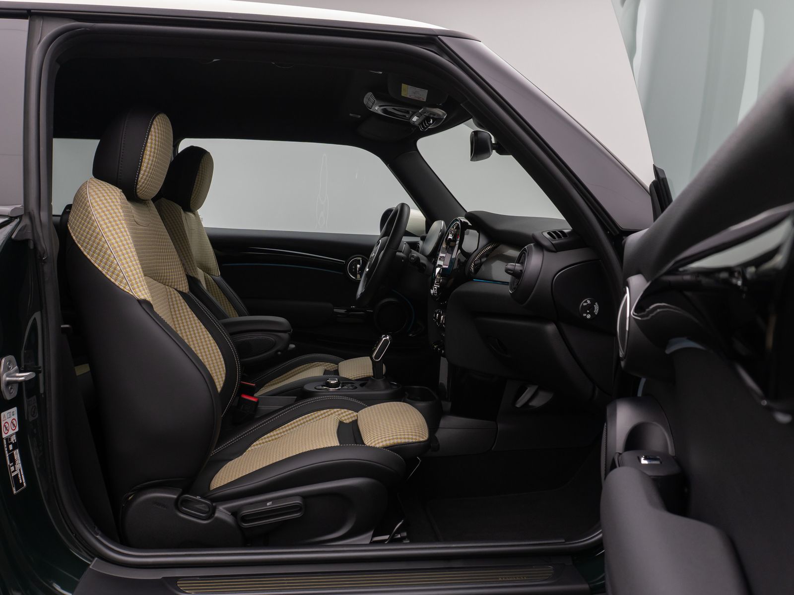 MINI COOPER SE Resolute Edition - Samsaru's Car Outlet