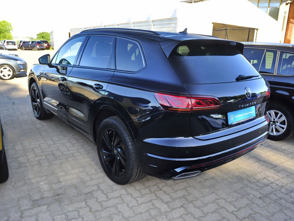 Volkswagen Touareg 3.0 TDI 4M R-Line - Samsaru's Car Outlet