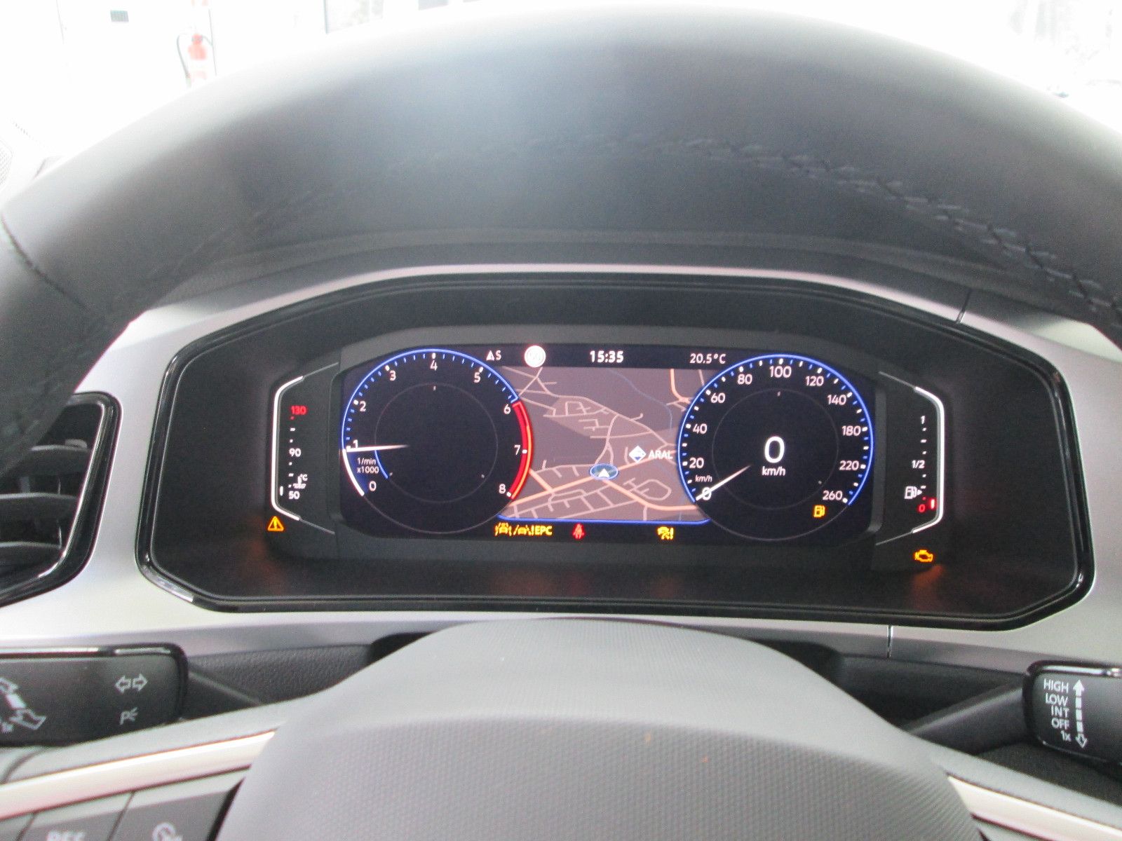 Volkswagen T-Roc Life 110PS TSI - Samsaru's Car Outlet