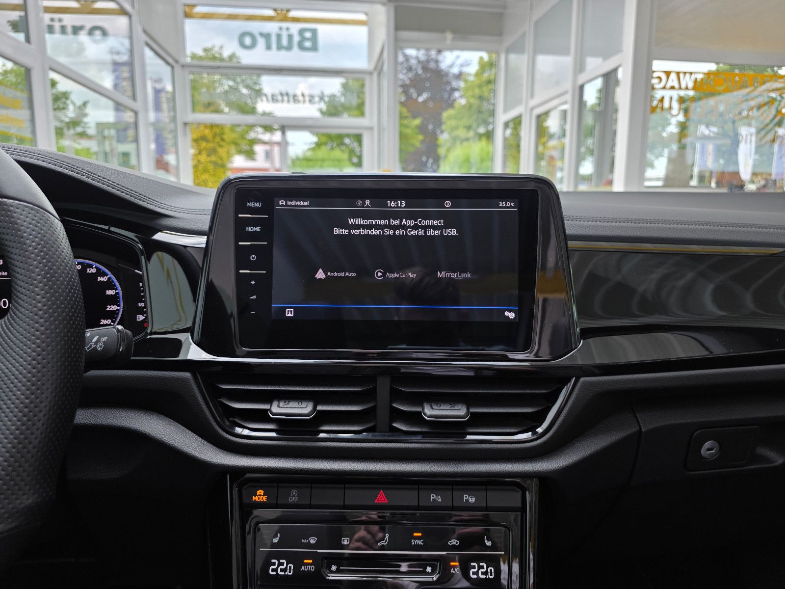 Volkswagen T-Roc R-Line Black - Samsaru's Car Outlet