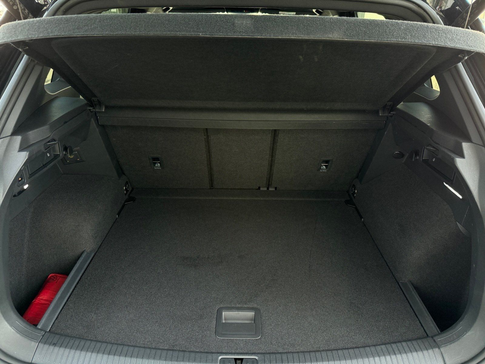 Volkswagen Tiguan 2.0 TDI DSG R-Line 4M NAVI/PANO/AHK