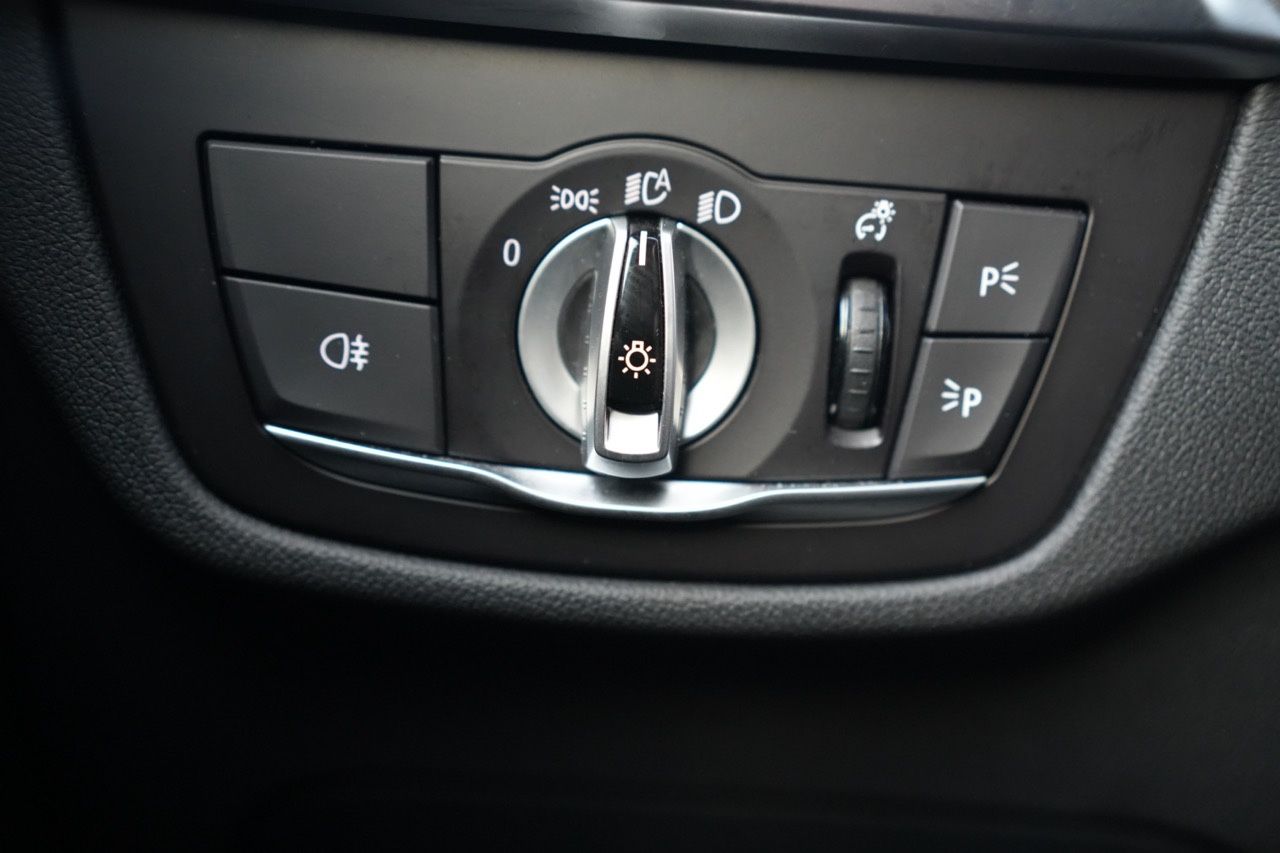 BMW X3 xDrive 20 i Advantage *LIVECOCKPIT*NAVI*