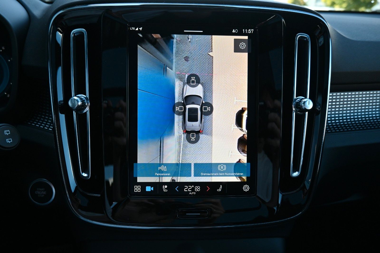 Volvo XC40 B4 DKG Ultra Dark*FSHZG*PANO*360°*ACC*AHK