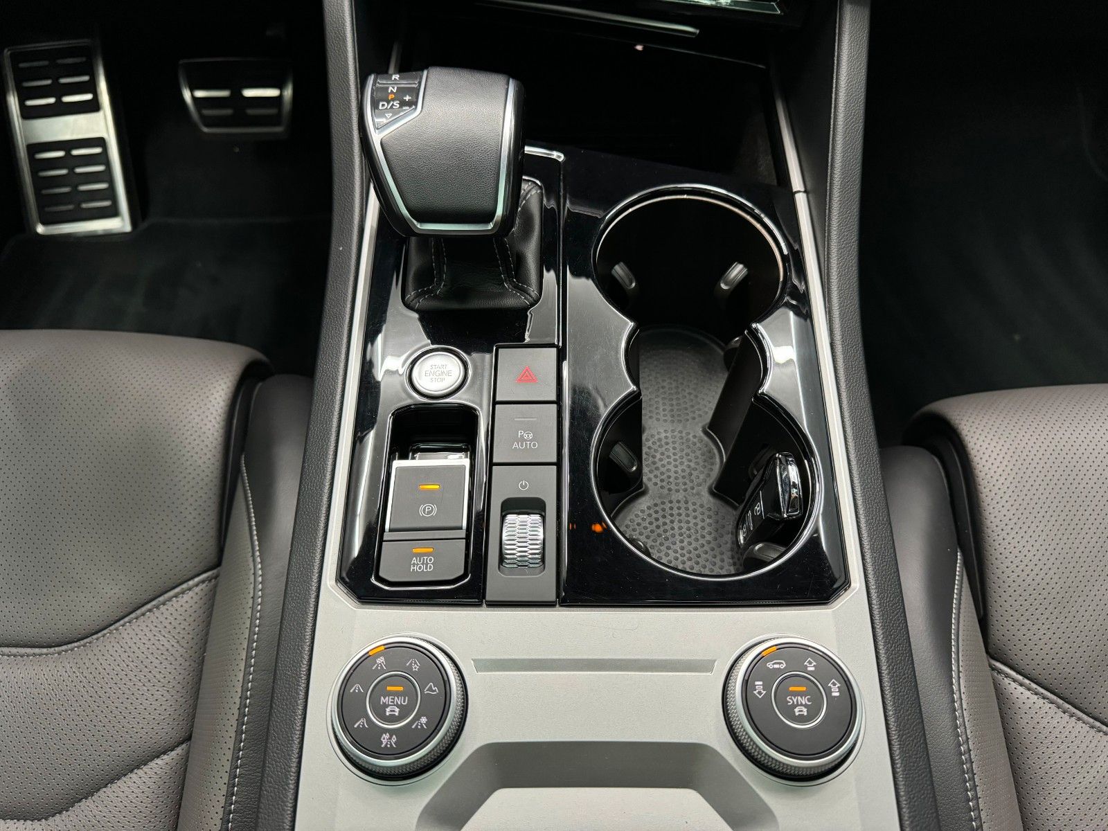 Volkswagen R-Line - Samsaru's Car Outlet