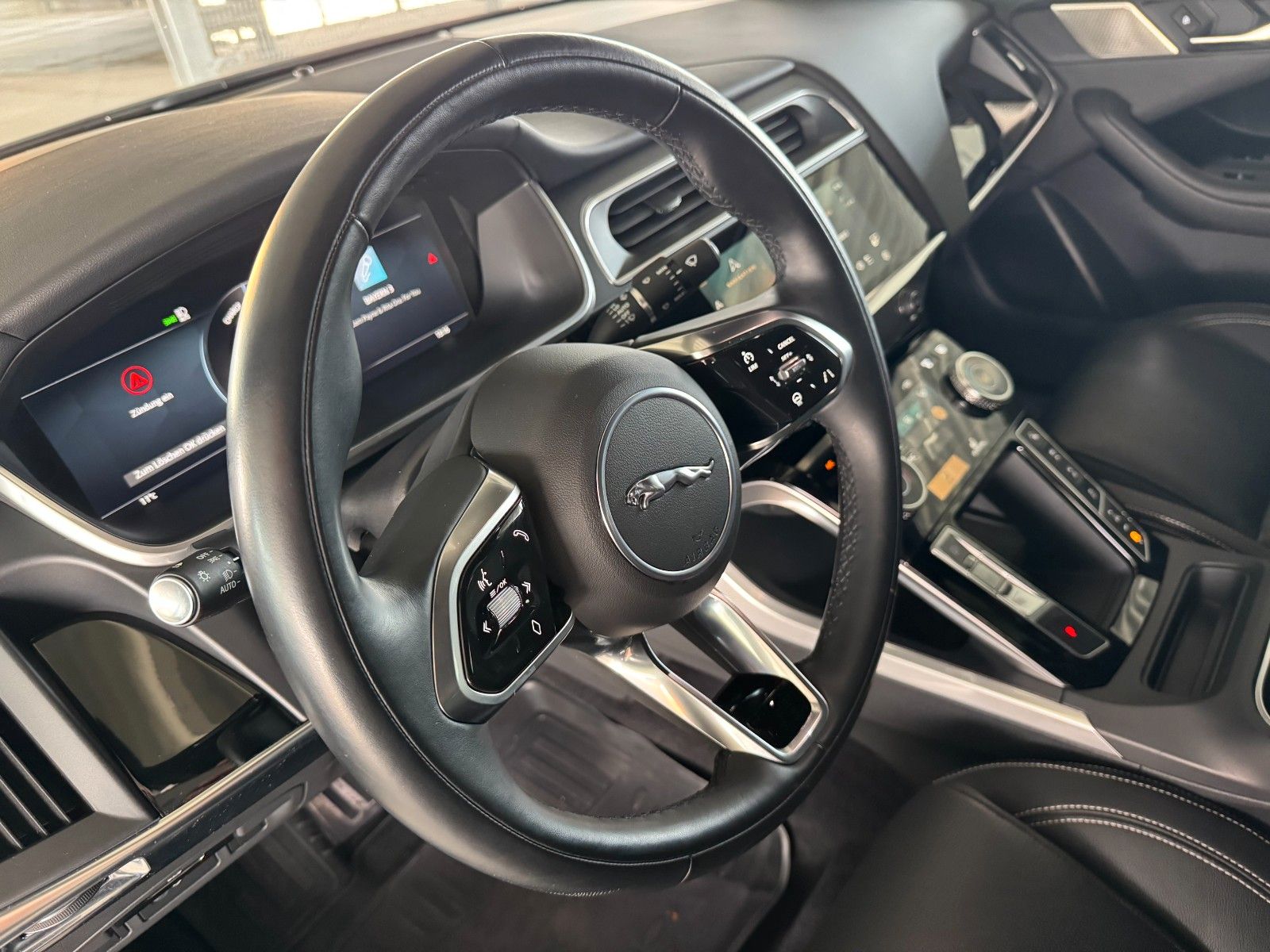 Jaguar I-Pace EV400 SE