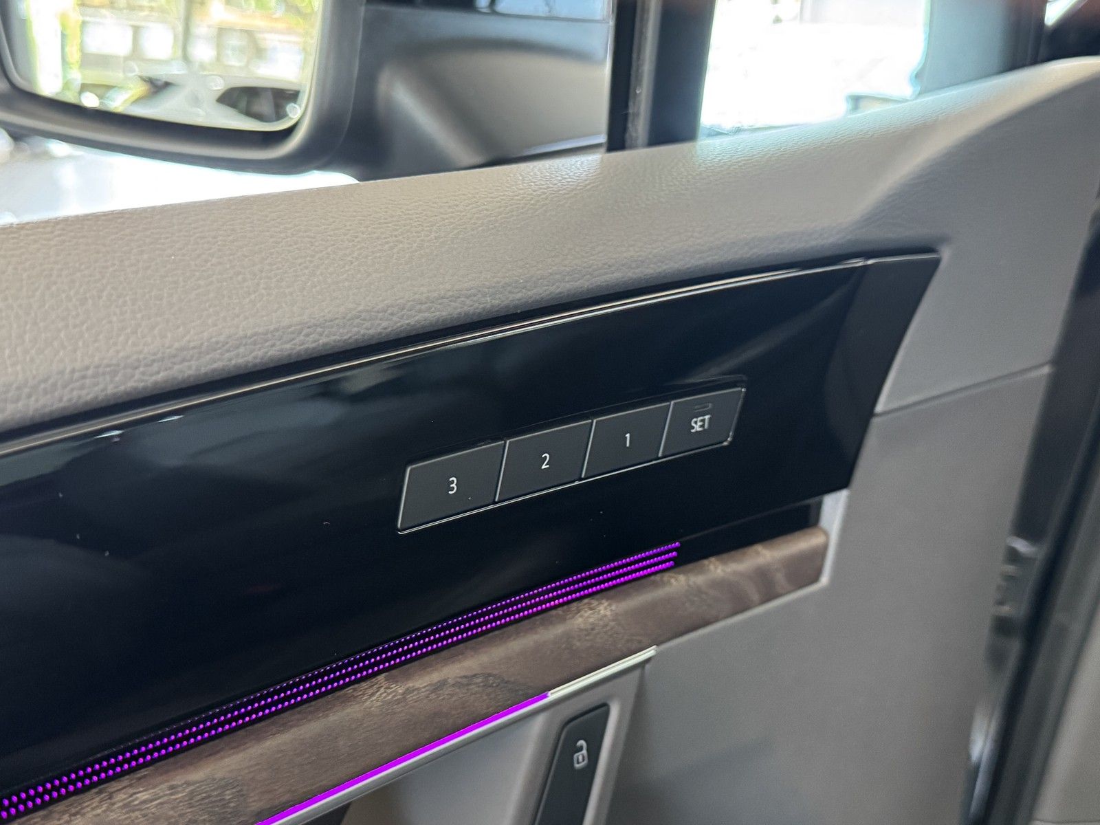 Volkswagen Touareg Atmosphere 4Motion - Samsaru's Car Outlet