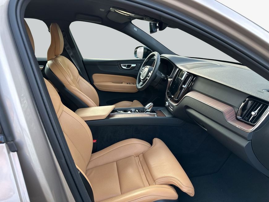 Volvo XC60 B5 B AWD Plus Dark