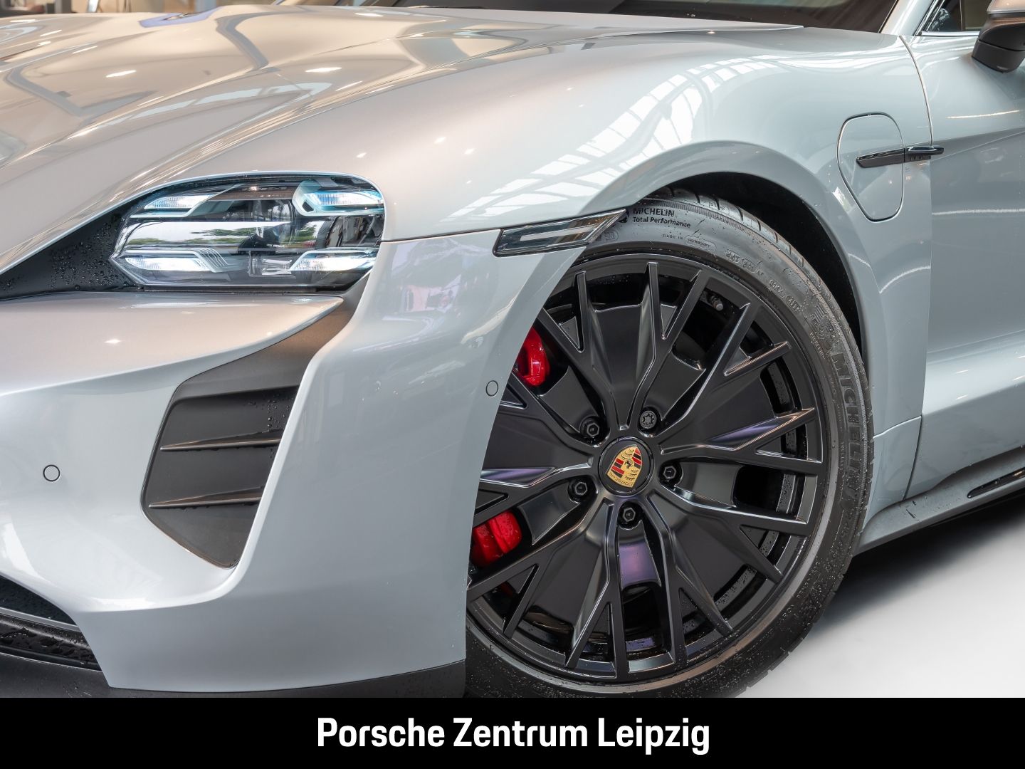 Porsche Taycan GTS Sport Turismo HeadUp InnoDrive Matrix