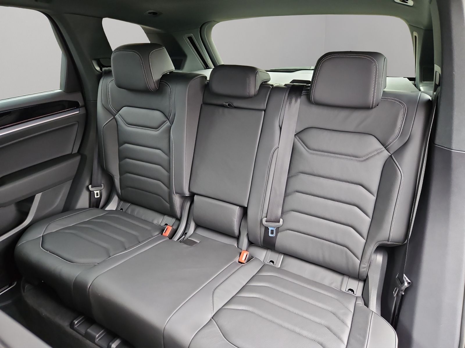 Volkswagen Touareg R-Line Black Style 3.0 TDI 4Motion AHK N