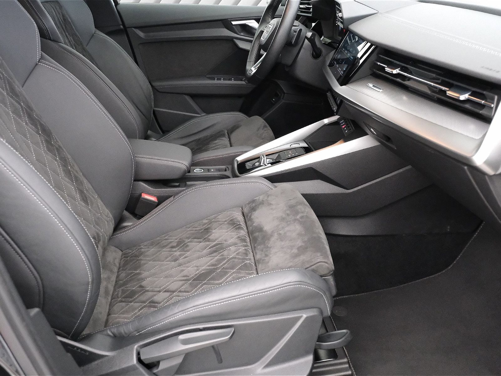 Audi A3 Sportback 35 TFSI S line - Samsaru's Car Outlet