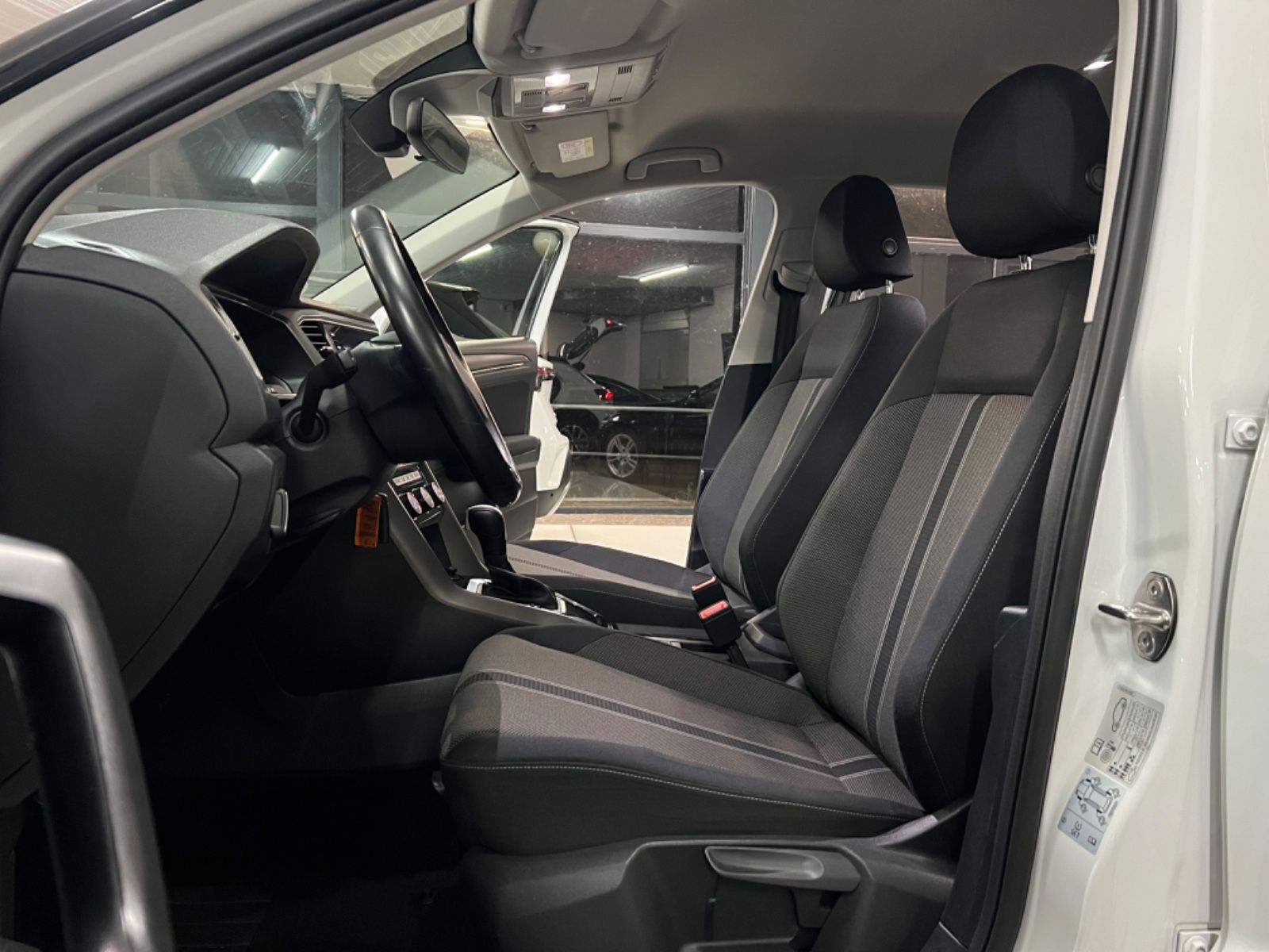 Volkswagen T-Roc Style - Samsaru's Car Outlet