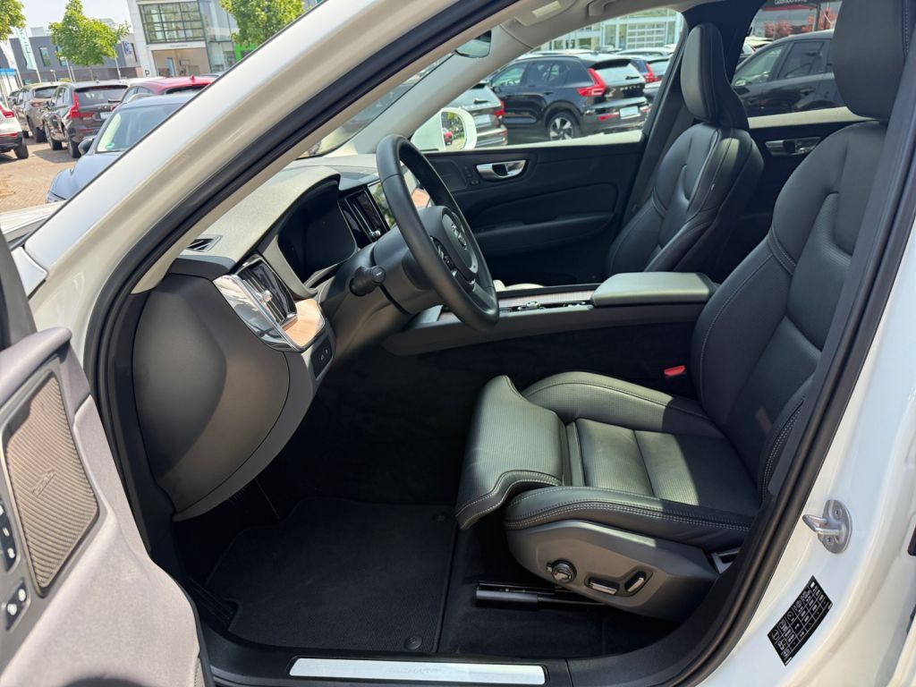 Volvo XC60 T6 AWD Recharge Plus Bright Luftfahrwerk AH