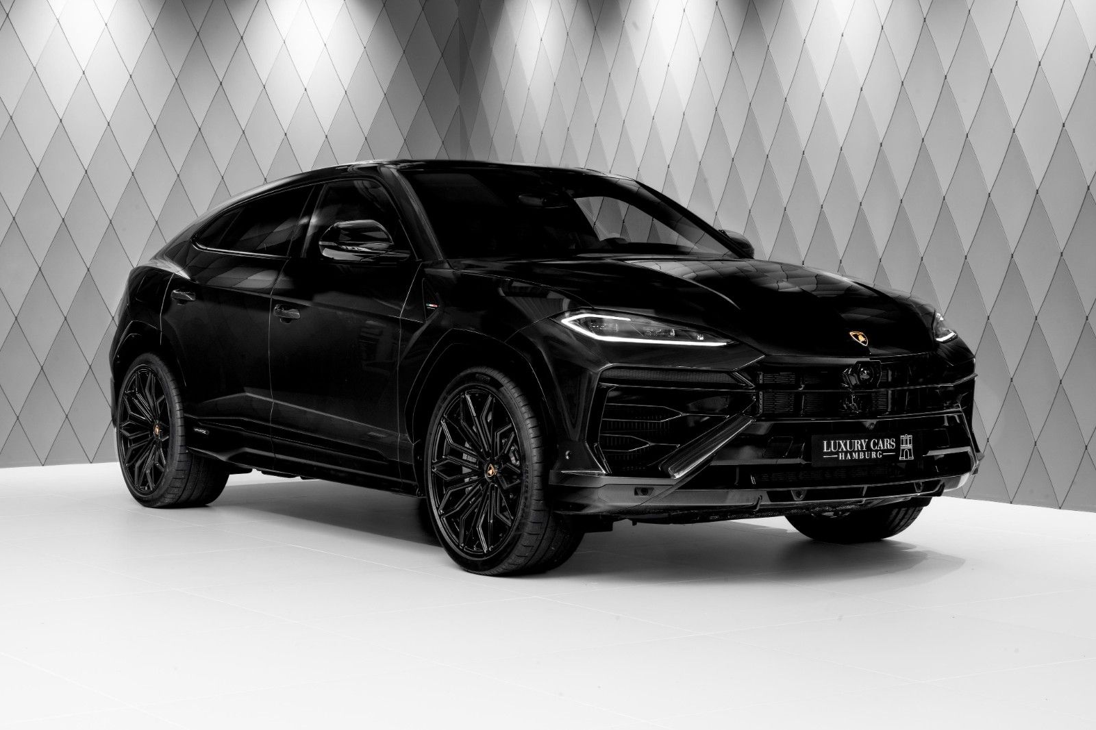 Lamborghini Urus 4.0 V8 PHEV SE Black - Samsaru's Car Outlet