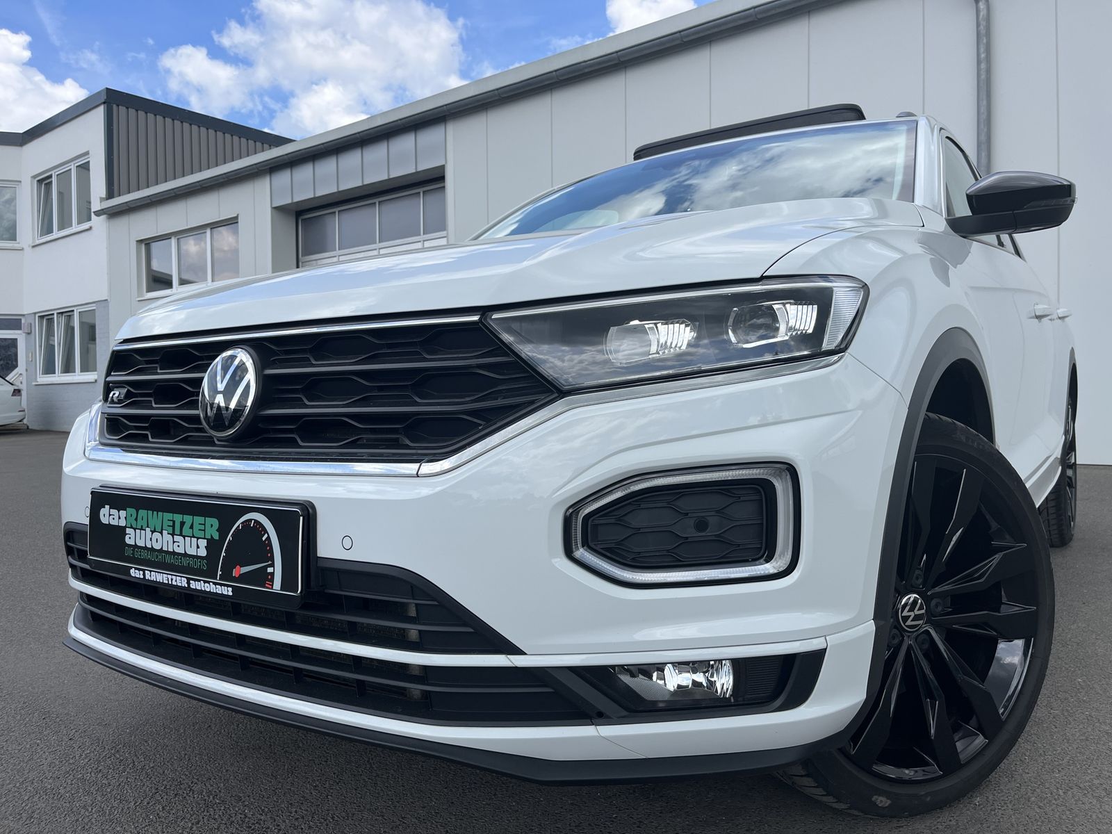Volkswagen T-Roc 2.0 TDI DSG R-Line - Samsaru's Car Outlet