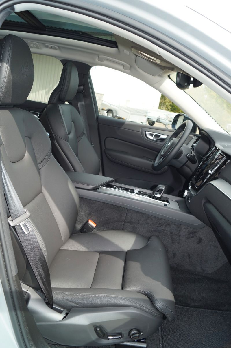 Volvo XC60 T6 AWD Plug-In Hybrid Plus Dark Aut/360/AHK