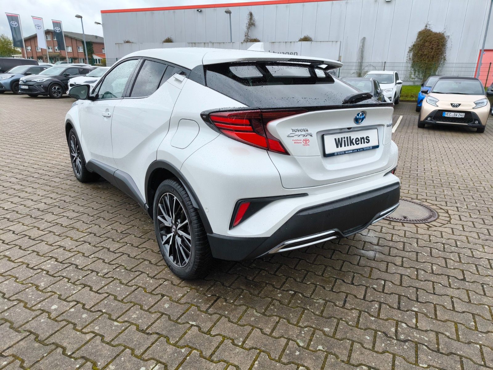 Toyota C-HR Hybrid Lounge - Samsaru's Car Outlet