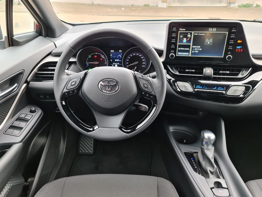 Toyota C-HR Hybrid Flow - Samsaru's Car Outlet