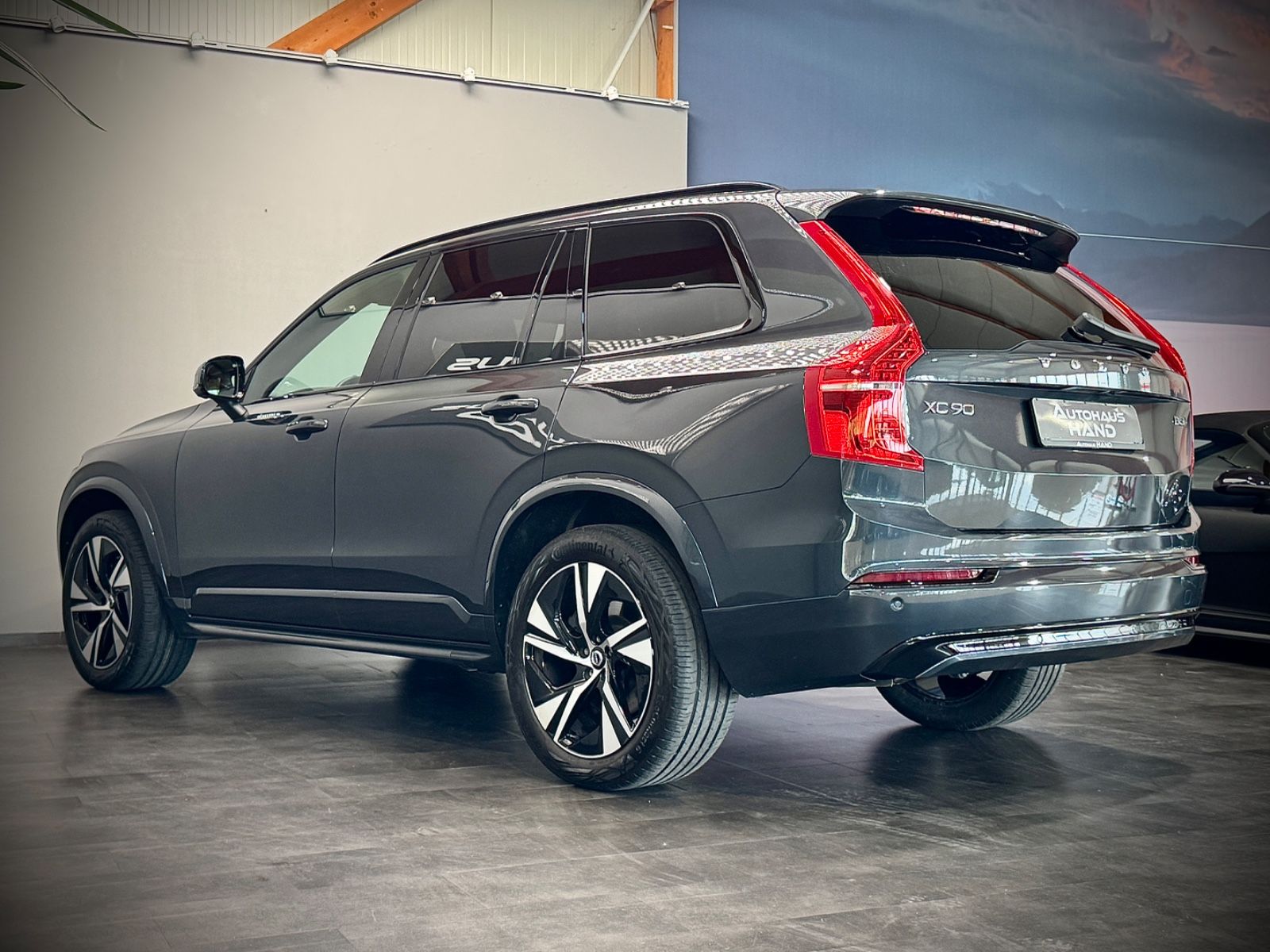 Volvo XC90 R-Design AWD - Samsaru's Car Outlet